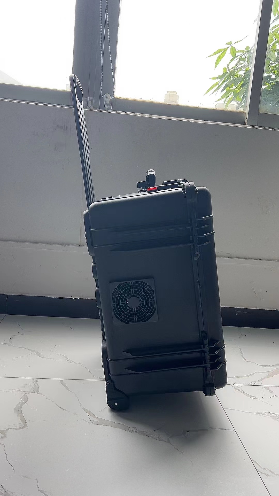 定安手拉箱型移动通信干扰器